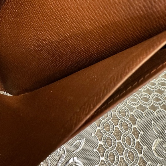 SOLD OUT Louis Vuitton Monogram 10 mans wallet this is 9/10 Authentic Lv wallet. - Picture 9 of 12